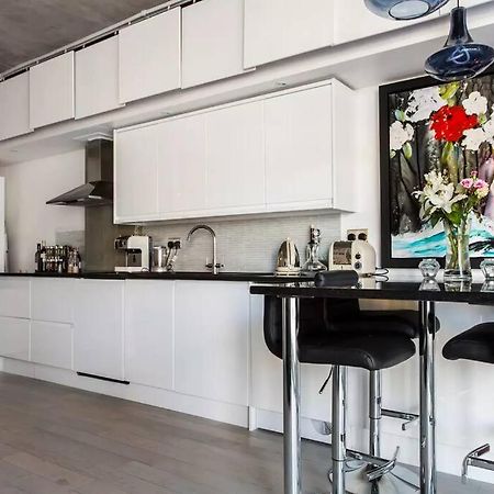 Canal-Side Apartment In Shoreditch Лондон Экстерьер фото