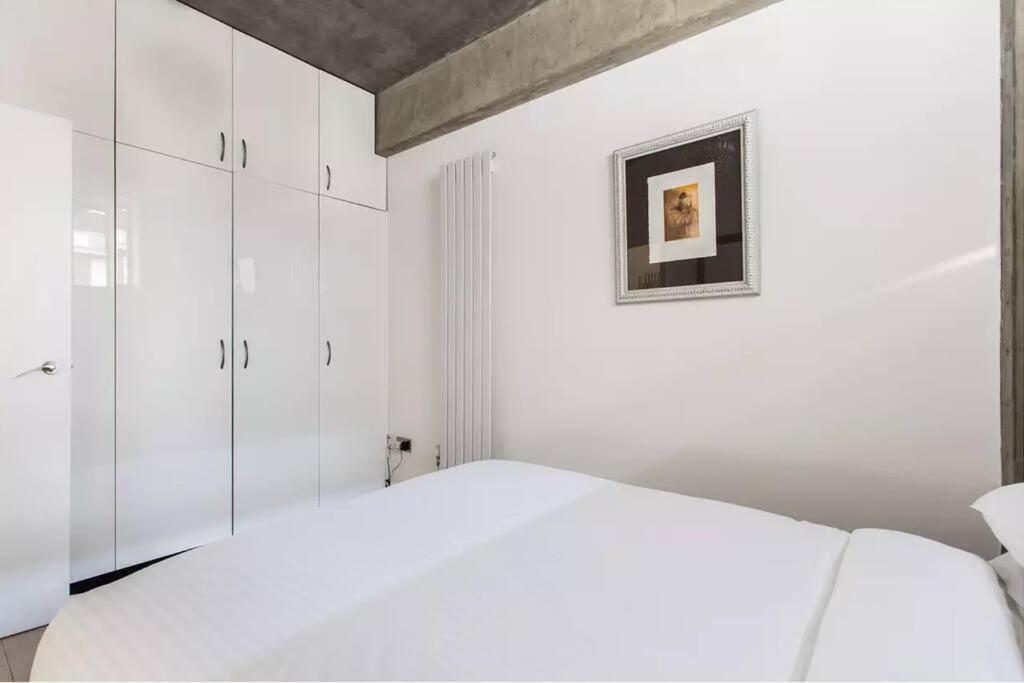 Canal-Side Apartment In Shoreditch Лондон Экстерьер фото